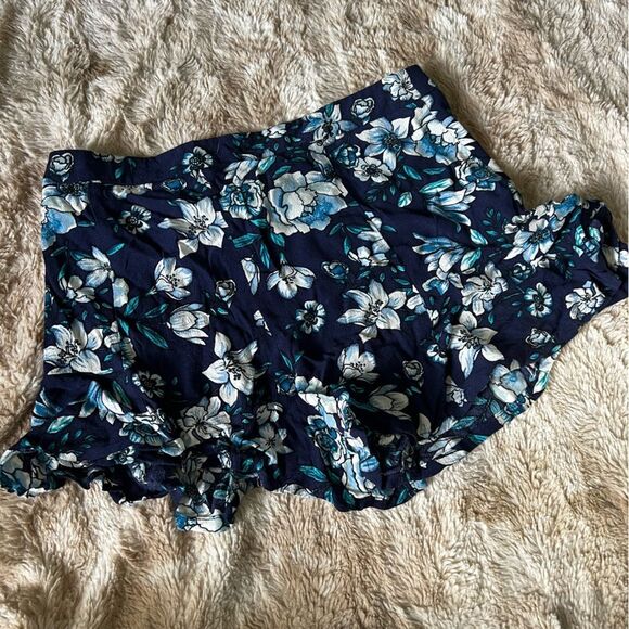 Forever 21 Floral Shorts - Picture 5 of 5
